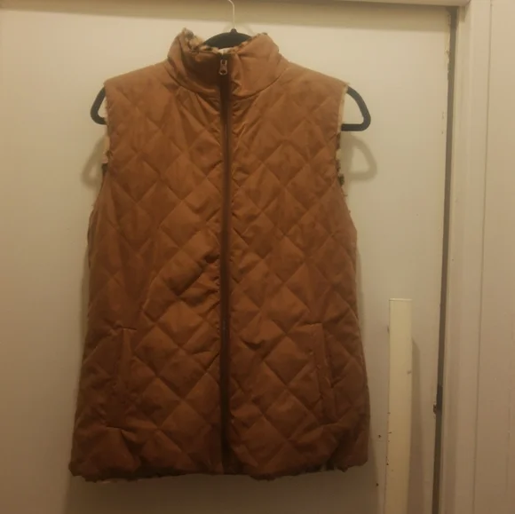 Lily reversible faux fur leopard print full zip vest - Picture 5 of 8